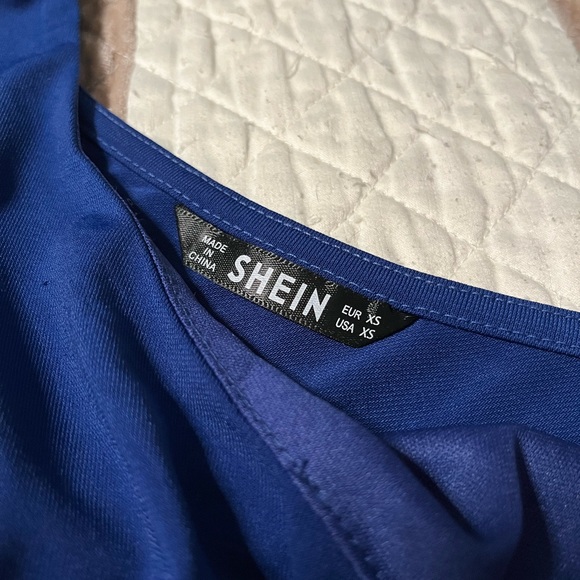 Women’s SHEIN Crop Top with Tie Detail. NWOT, Never Worn - Picture 2 of 3